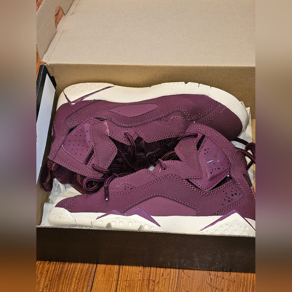 Nike Air Jordan 7 Retro Bordeaux Sneakers